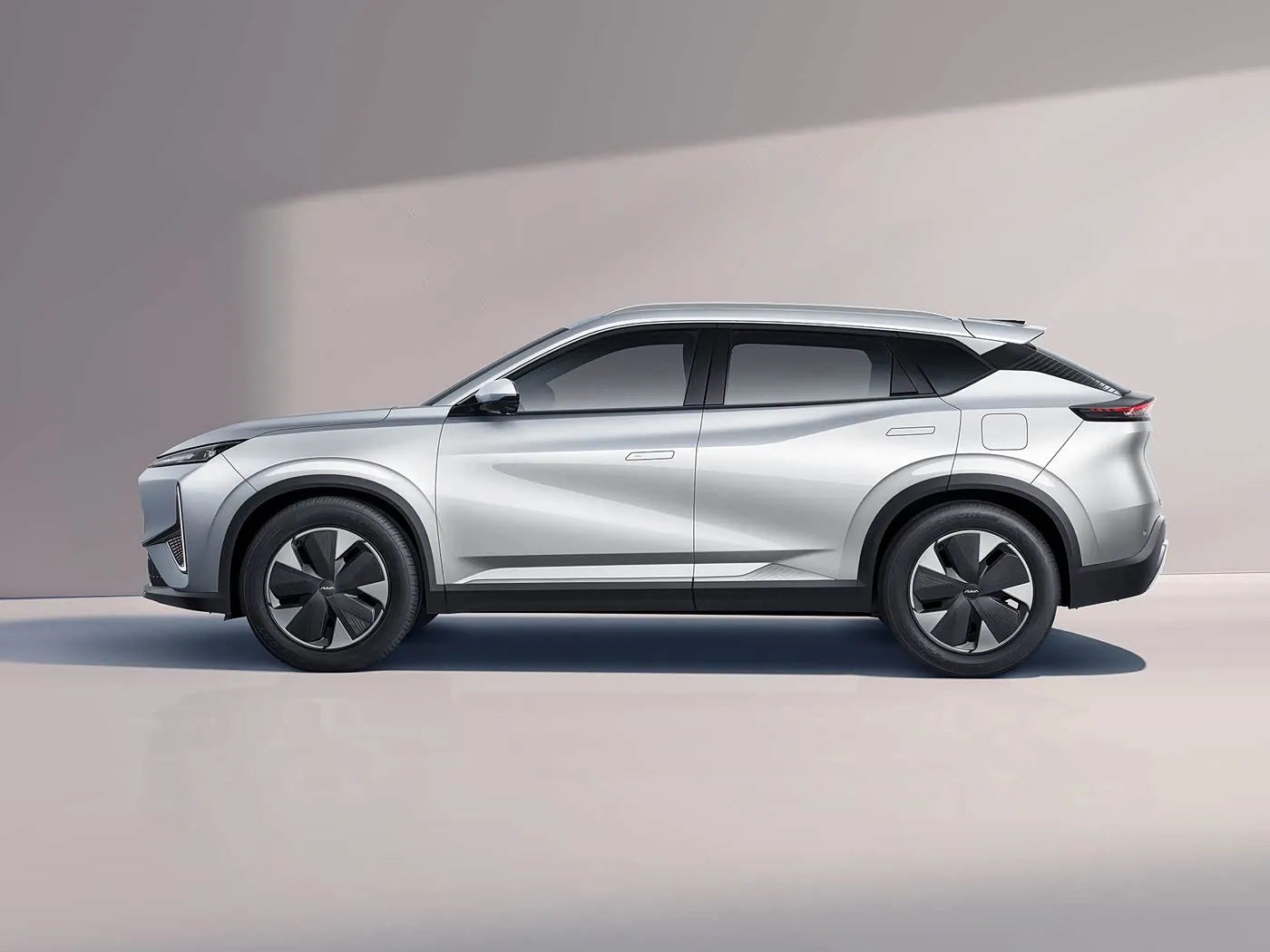 Dongfeng Aeolus L7: EV/PHEV SUV 5 Koltuklu Premium Deri Koltuklara Dokunuyor Uzun menzilli yeni enerji aracı