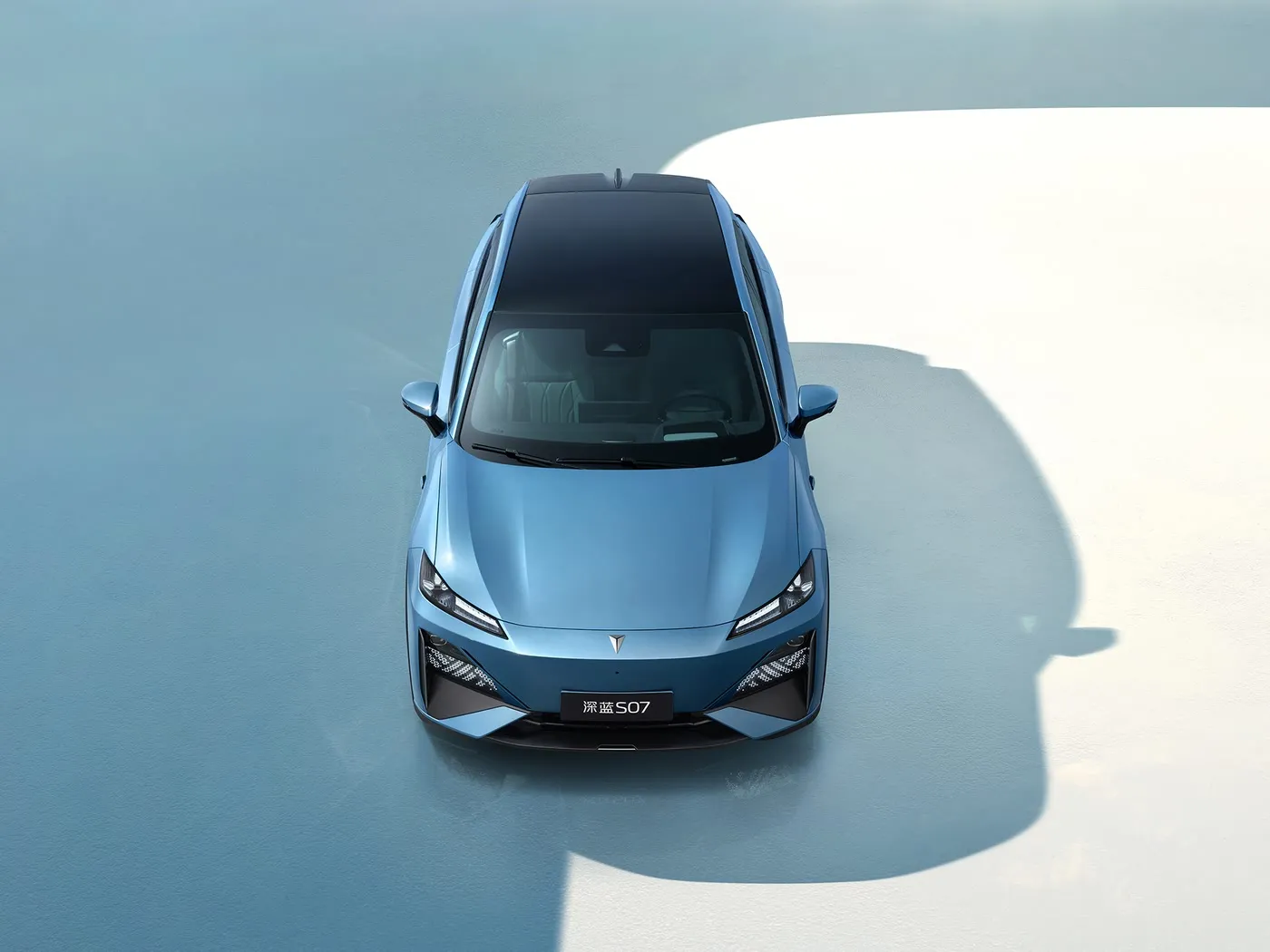 Deepal S07 yeni enerji aracı Premium SUV Genişletilmiş Menzilli/EV Uzun Menzilli Dingil Mesafesi 5 koltuk İnç Ekran