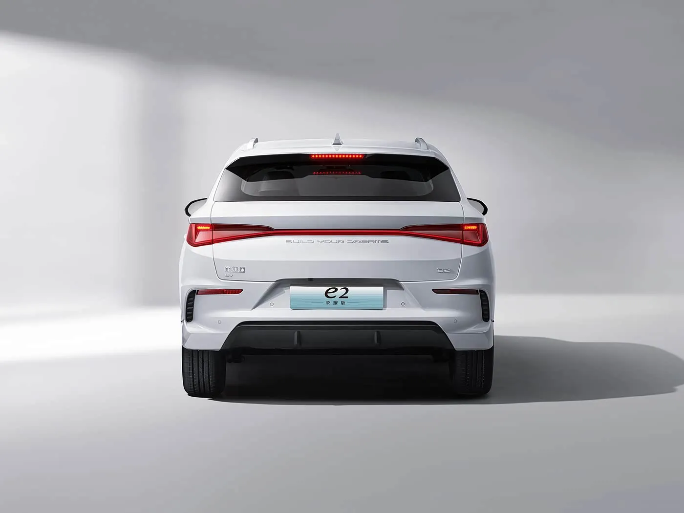 BYD E2 Lüks Elektrikli EV Sedan SUV Hatchback Lityum Pil Motorlu Sol Direksiyonlu Araba Çin'in Yeni Enerji Aracı
