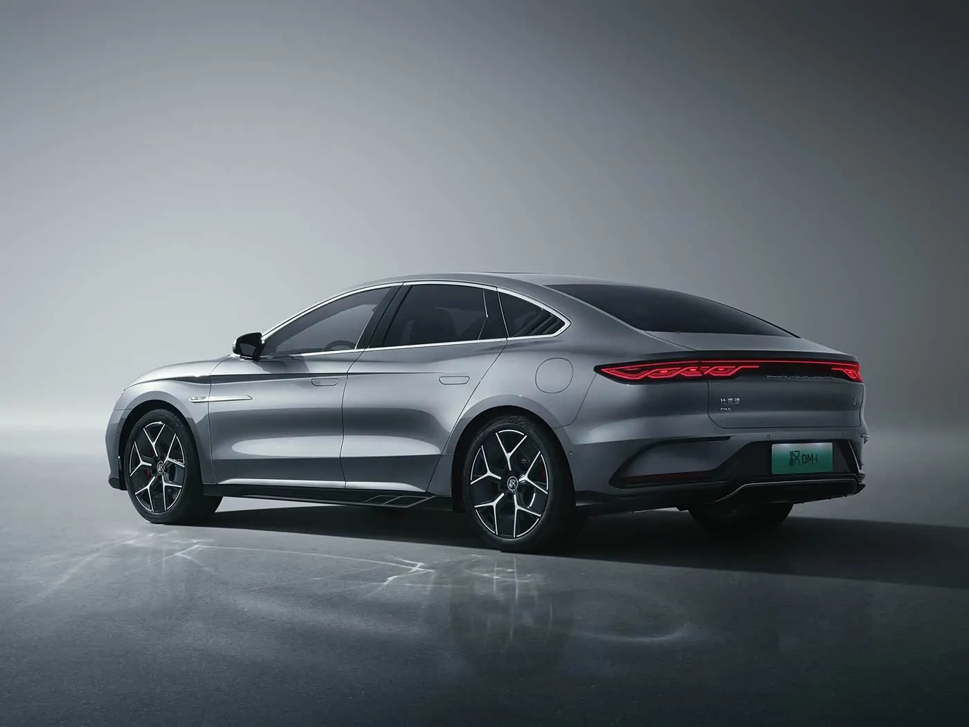 BYD Han EV/DM-i Çift Motorlu Güç ve En Son Teknolojiye Sahip Heyecan Verici Lüks Sedan YENİ ENERJİ