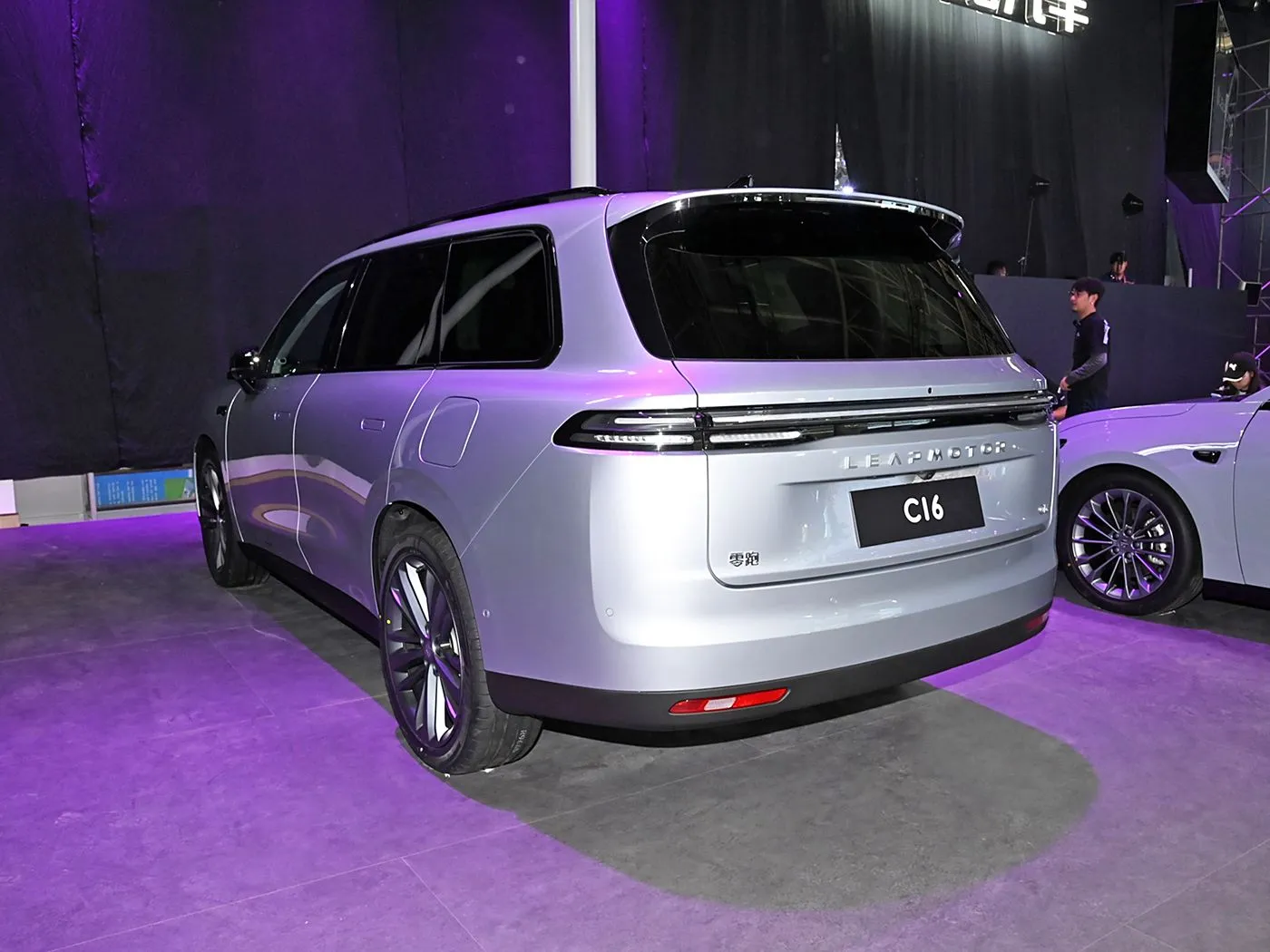 Leapmotor C16 5 Kapılı 6 Kişilik EV SUV 4WD Sürüş Modu Sol Direksiyon Elektrikli ve Hibrit Yakıt Yeni Enerji Otomatik