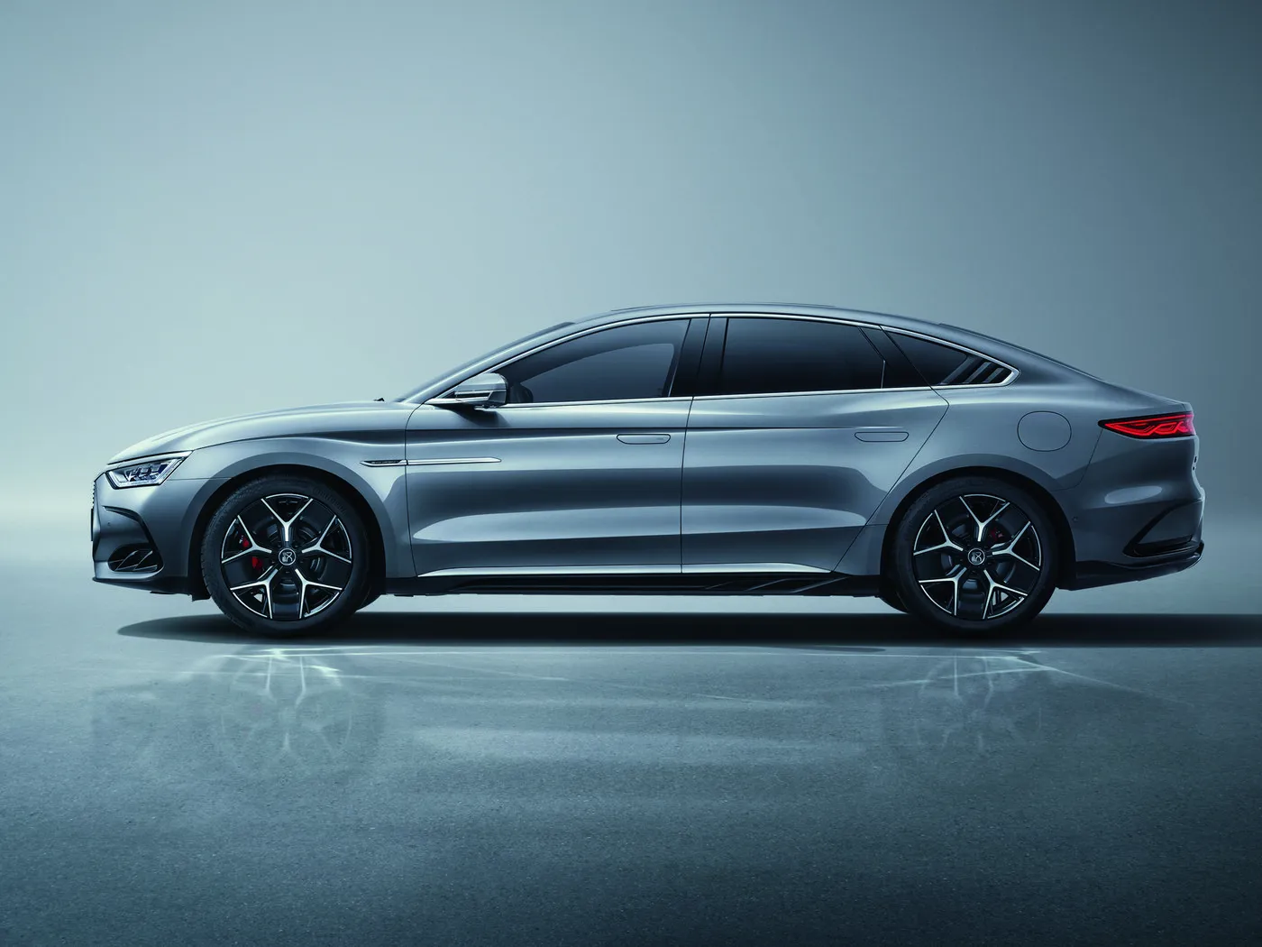 BYD Han EV/DM-i Çift Motorlu Güç ve En Son Teknolojiye Sahip Heyecan Verici Lüks Sedan YENİ ENERJİ