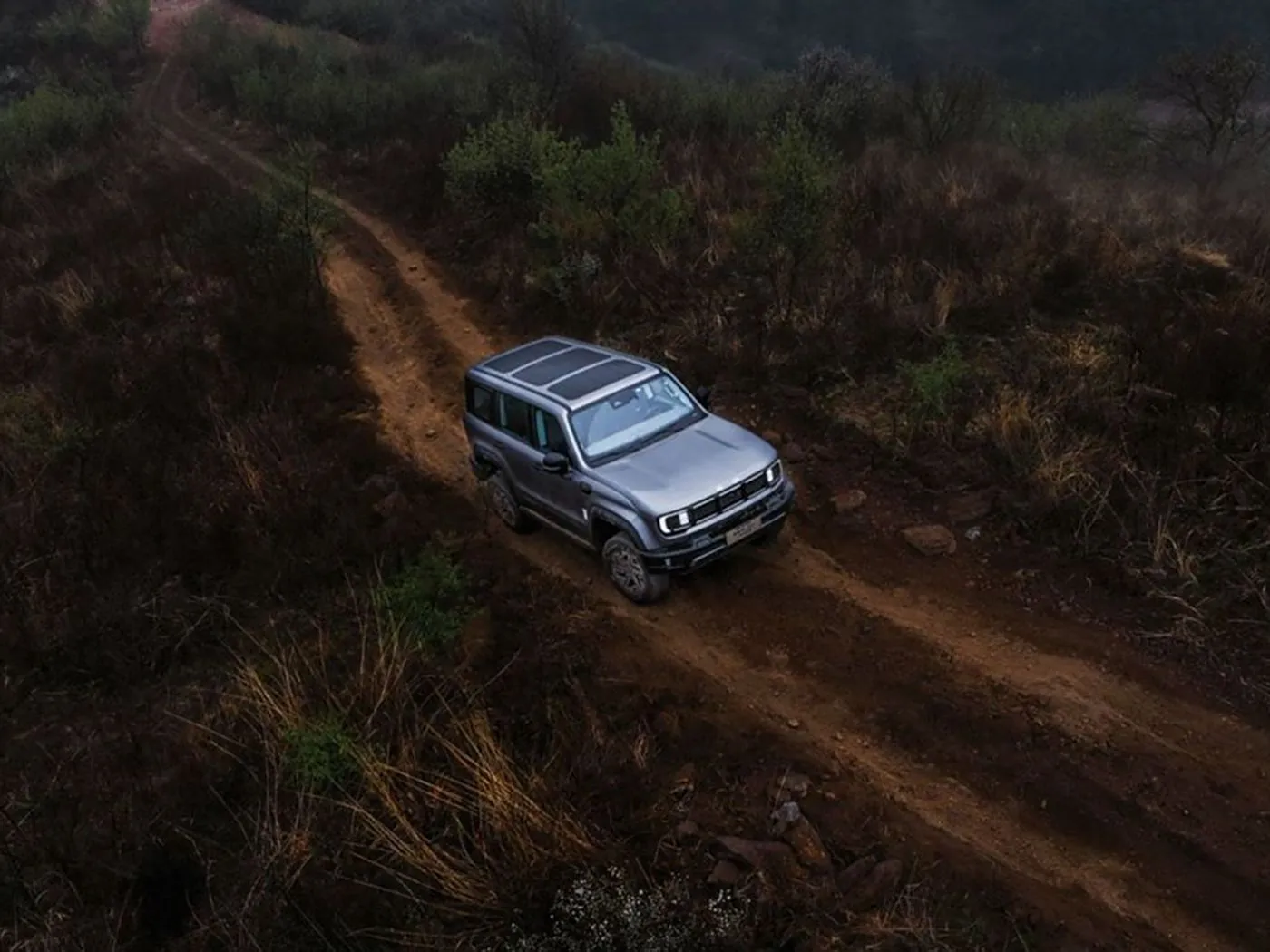 Pekin Off-Road BJ40 Kompakt SUV 4WD, 85L Tank ve Panoramik Kamera, uzun Dingil Mesafesi